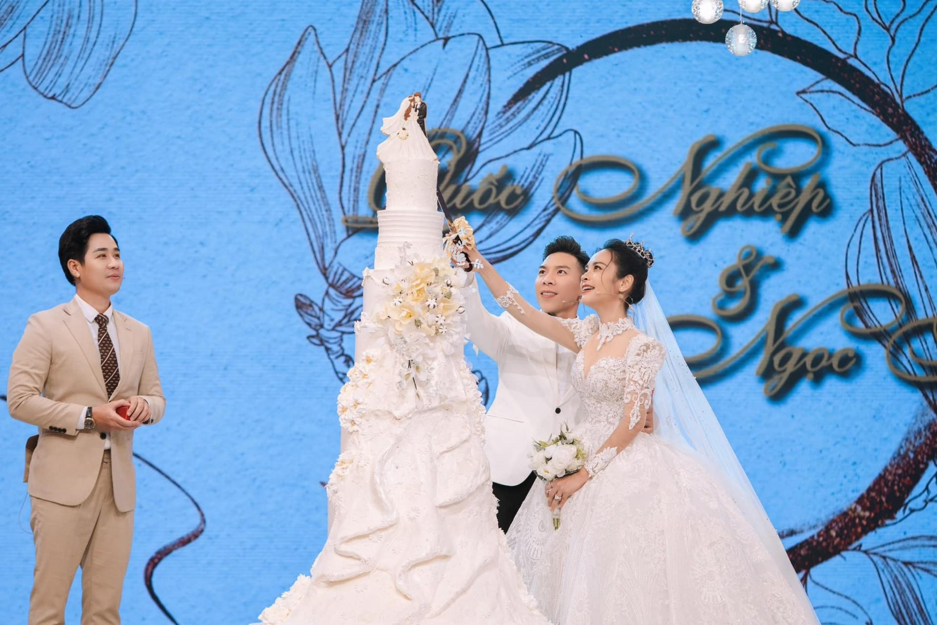 O Sen Ngọc Mai mặc váy cưới, được chồng cầu hôn trên truyền hình - 6