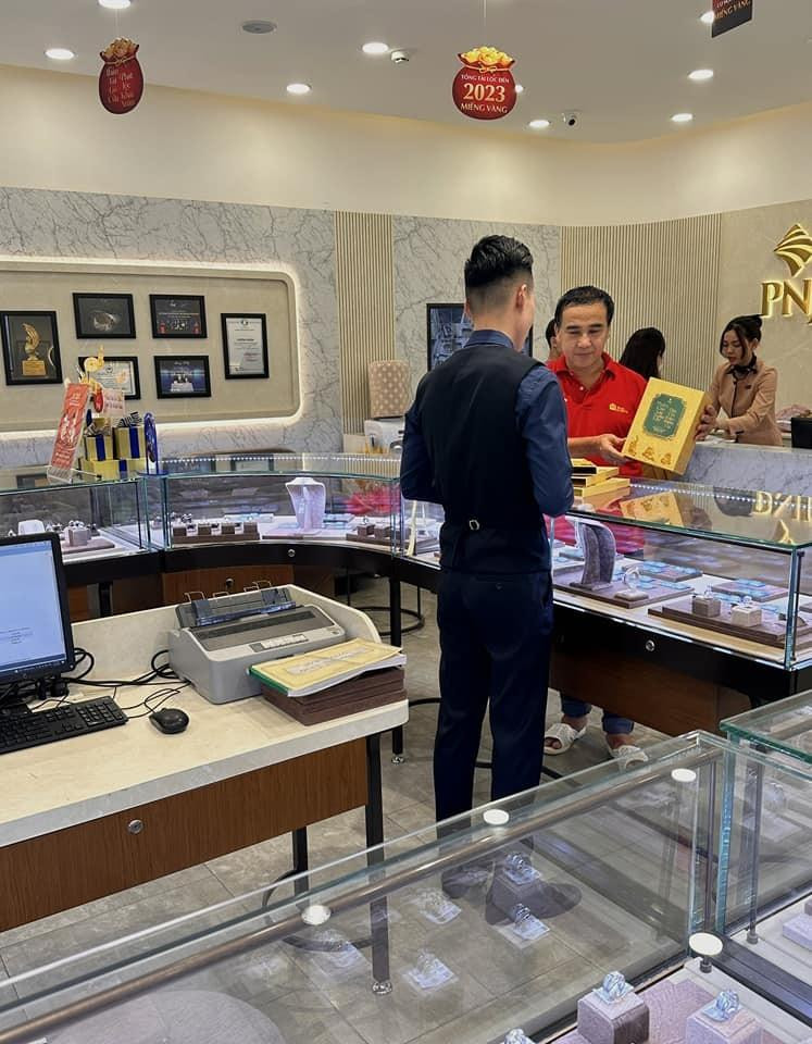 Vừa xong chuyện 'ăn Tết', MC Quyền Linh nôn nóng đón lễ Valentine - 2