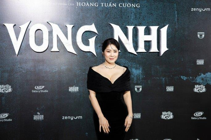 Lê Phương hết 'gái quê', phải 'lột sạch' để vào cảnh nóng trong phim mới - 6