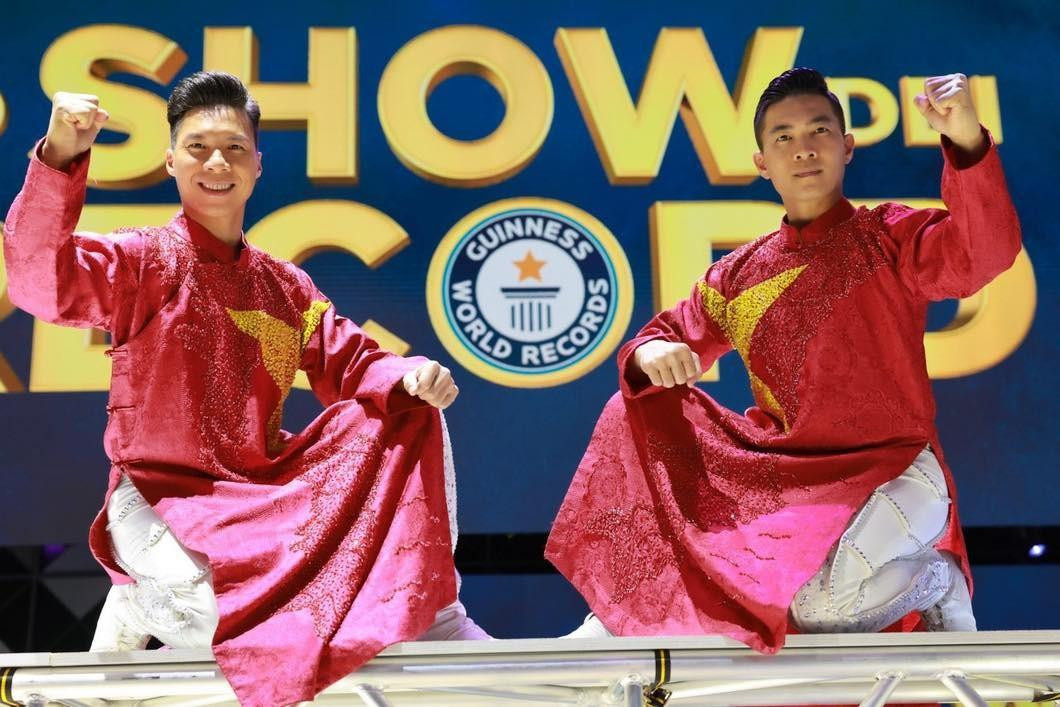 Quốc Cơ – Quốc Nghiệp xác lập kỷ lục thế giới mới theo cách đặc biệt - 1