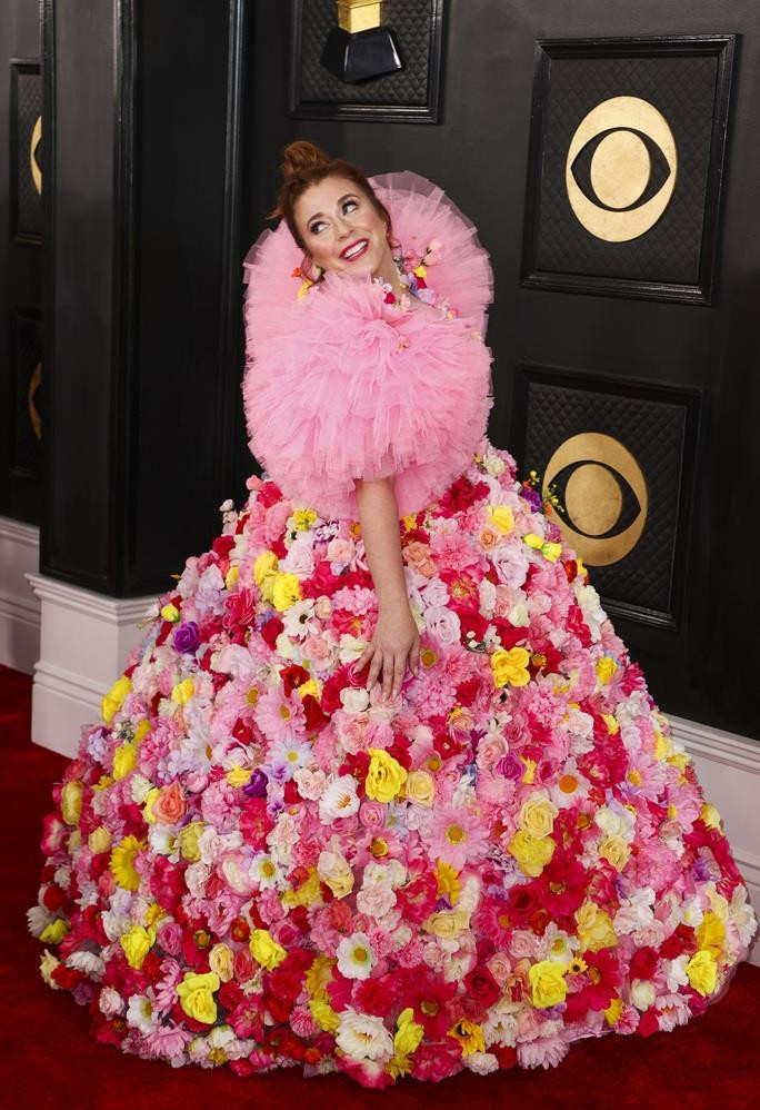 Hết hồn với 'thảm họa' thời trang tại Grammy 2023 - 13