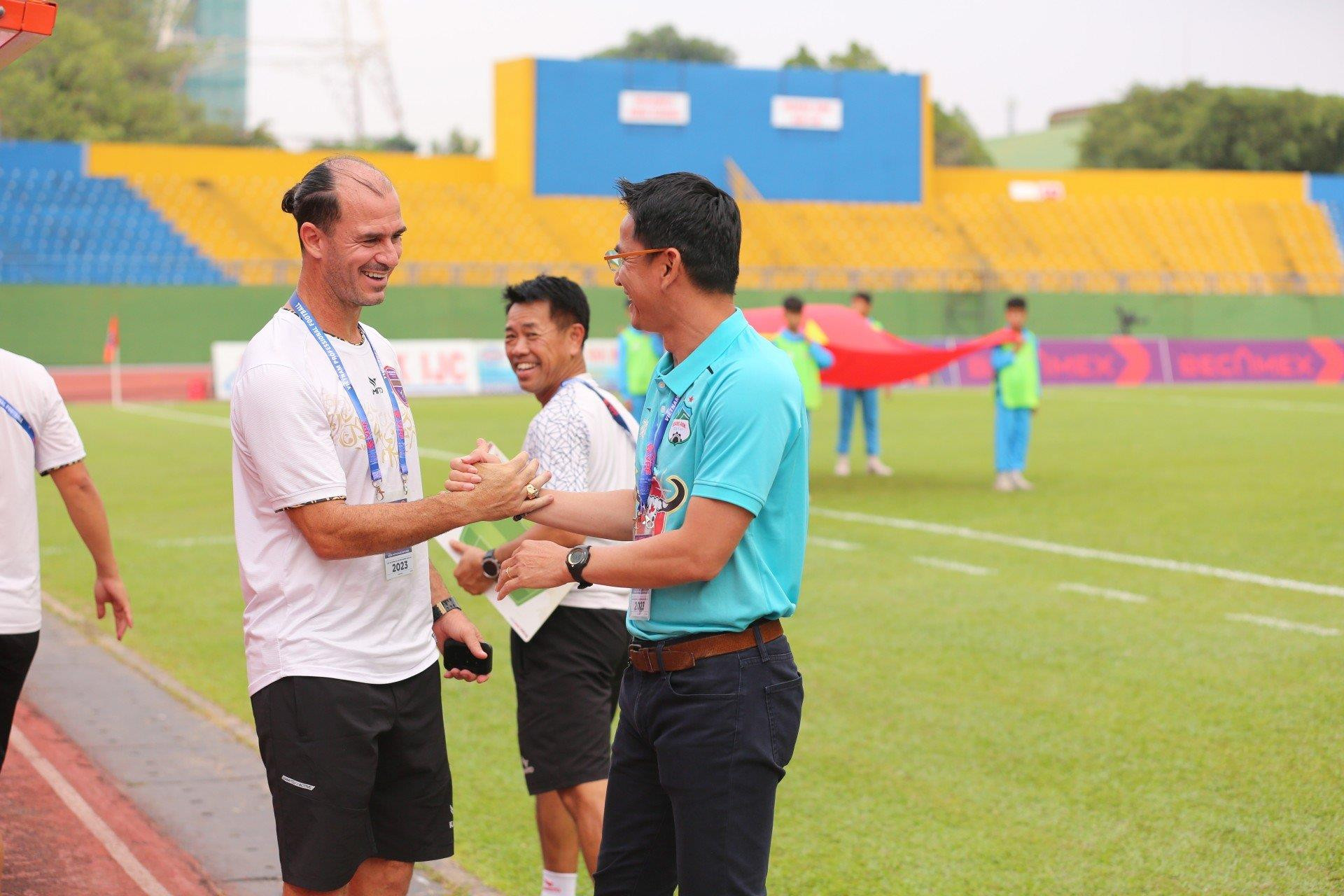 Hòa cay đắng Bình Dương, HLV Kiatisak nói: 'Đây là bài học lớn' - 1