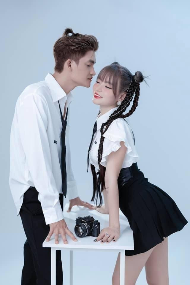 Vợ chồng Mạc Văn Khoa cosplay cặp đôi tuổi teen trong bộ ảnh mừng sinh nhật - 2