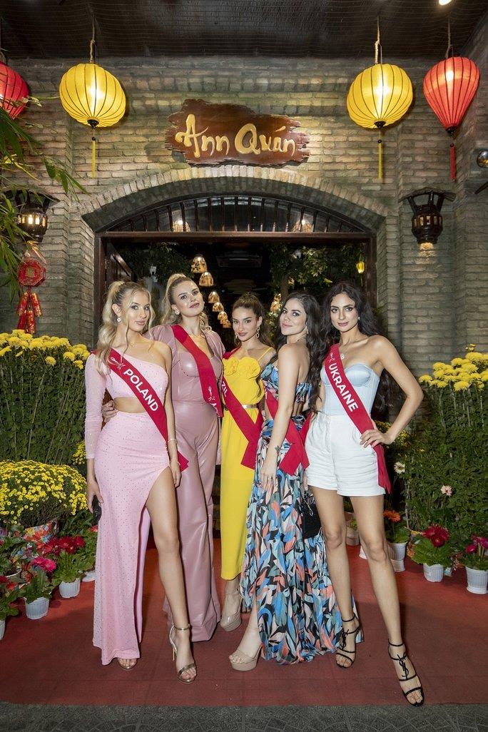 Người đẹp Miss Charm 2023 thích thú với bánh xèo, thịt đông, phở Việt - 6
