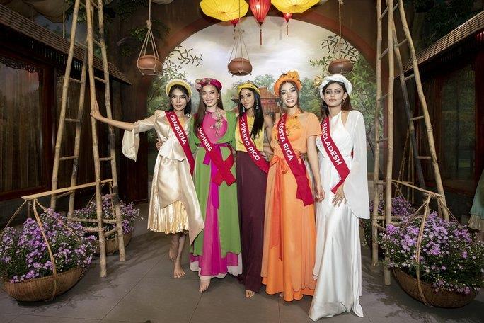 Người đẹp Miss Charm 2023 thích thú với bánh xèo, thịt đông, phở Việt - 5