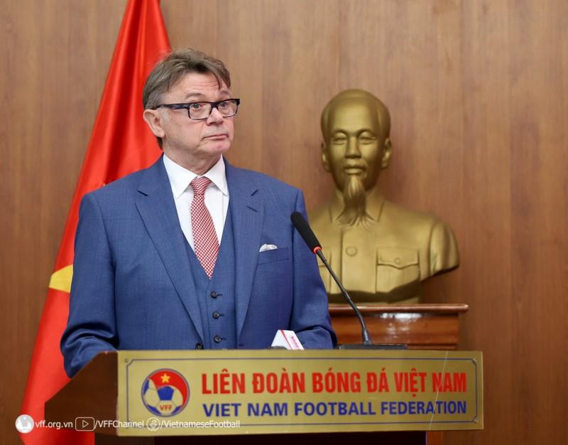 HLV Troussier: 'Việt Nam dự World Cup không phải là giấc mơ viển vông' - 3