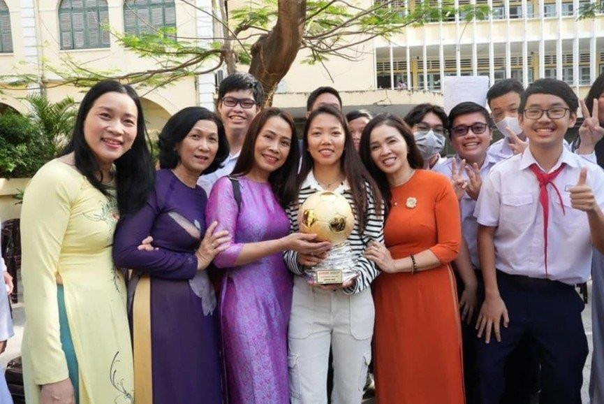 Hành động ý nghĩa của Huỳnh Như sau khi giành Quả Bóng Vàng - 1