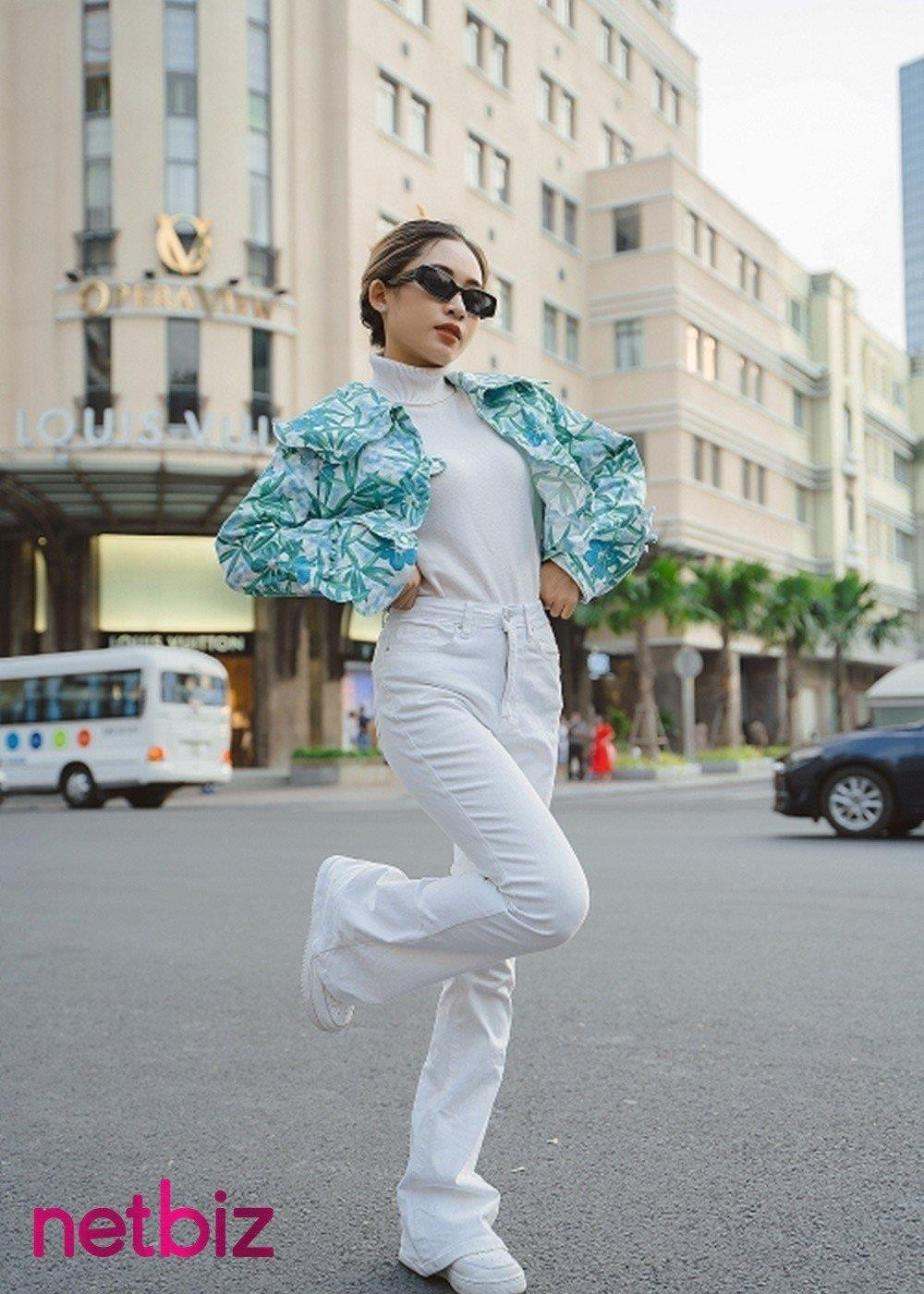 Cô bé hát 'chầu văn' bất ngờ lột xác bằng MV solo đầu tay ‘Trong đêm tối’ - 4