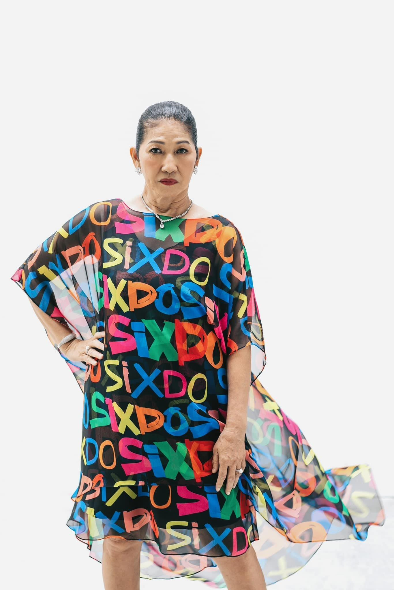 Mẹ ruột Minh Tú thần thái không kém cạnh khi chụp ảnh cùng con gái siêu mẫu - 6