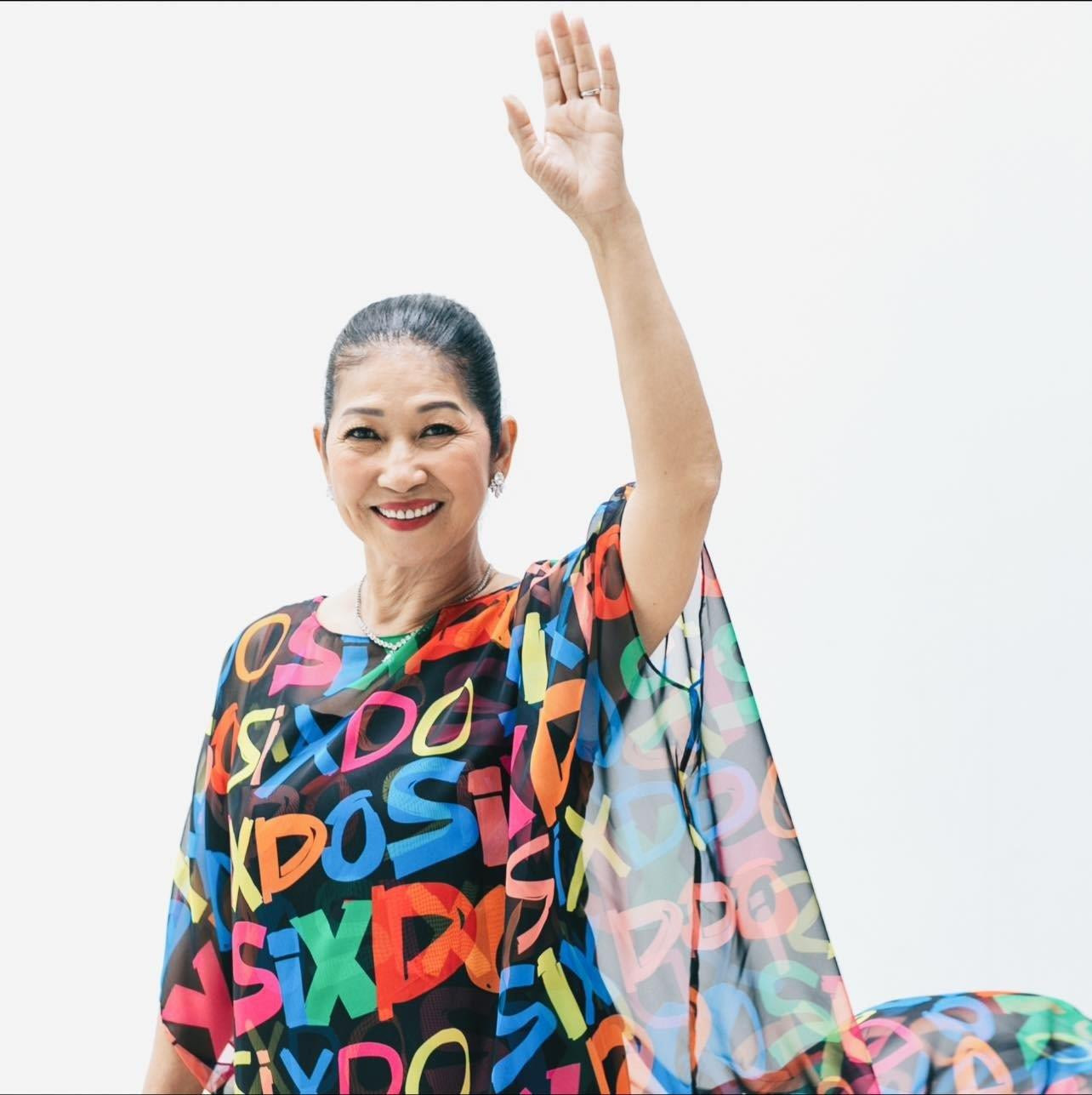 Mẹ ruột Minh Tú thần thái không kém cạnh khi chụp ảnh cùng con gái siêu mẫu - 5