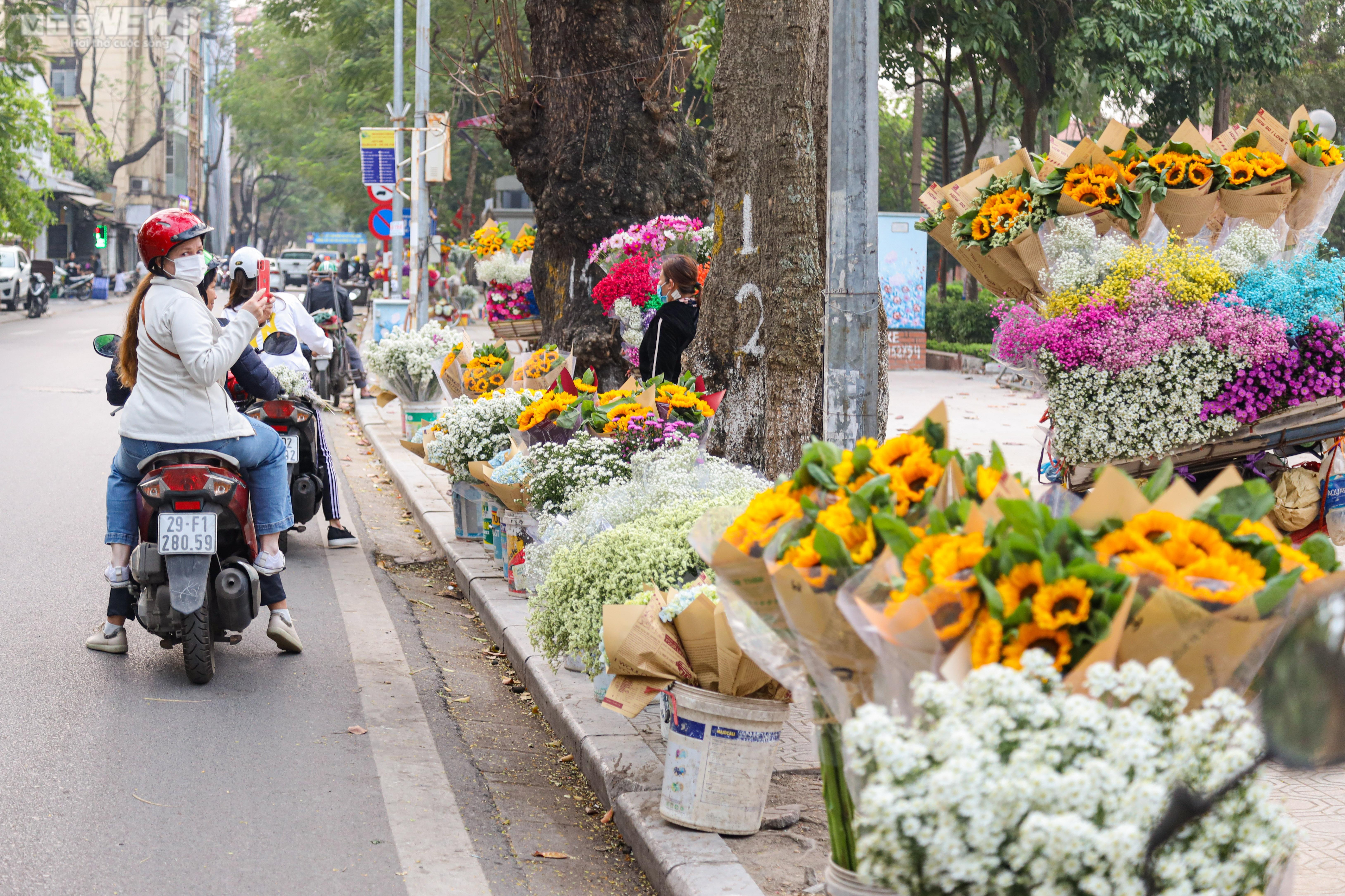 Giá hoa 8/3 tăng 'phi mã'  - 11