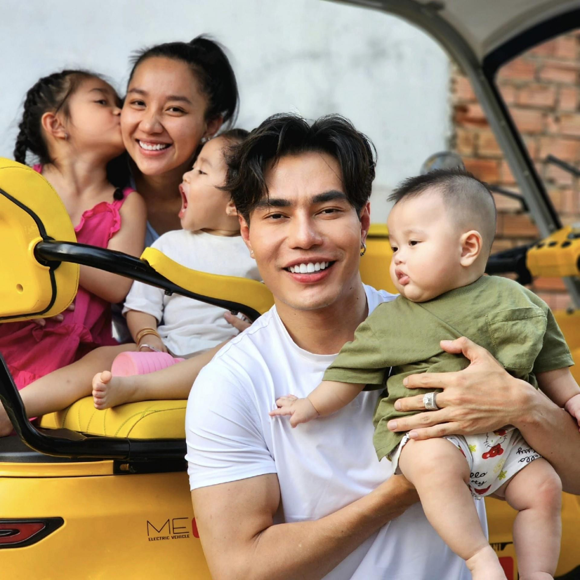 Lê Dương bảo Lâm chuẩn bị cả xe hoa cho gia đình nhân ngày 8/3 - 2