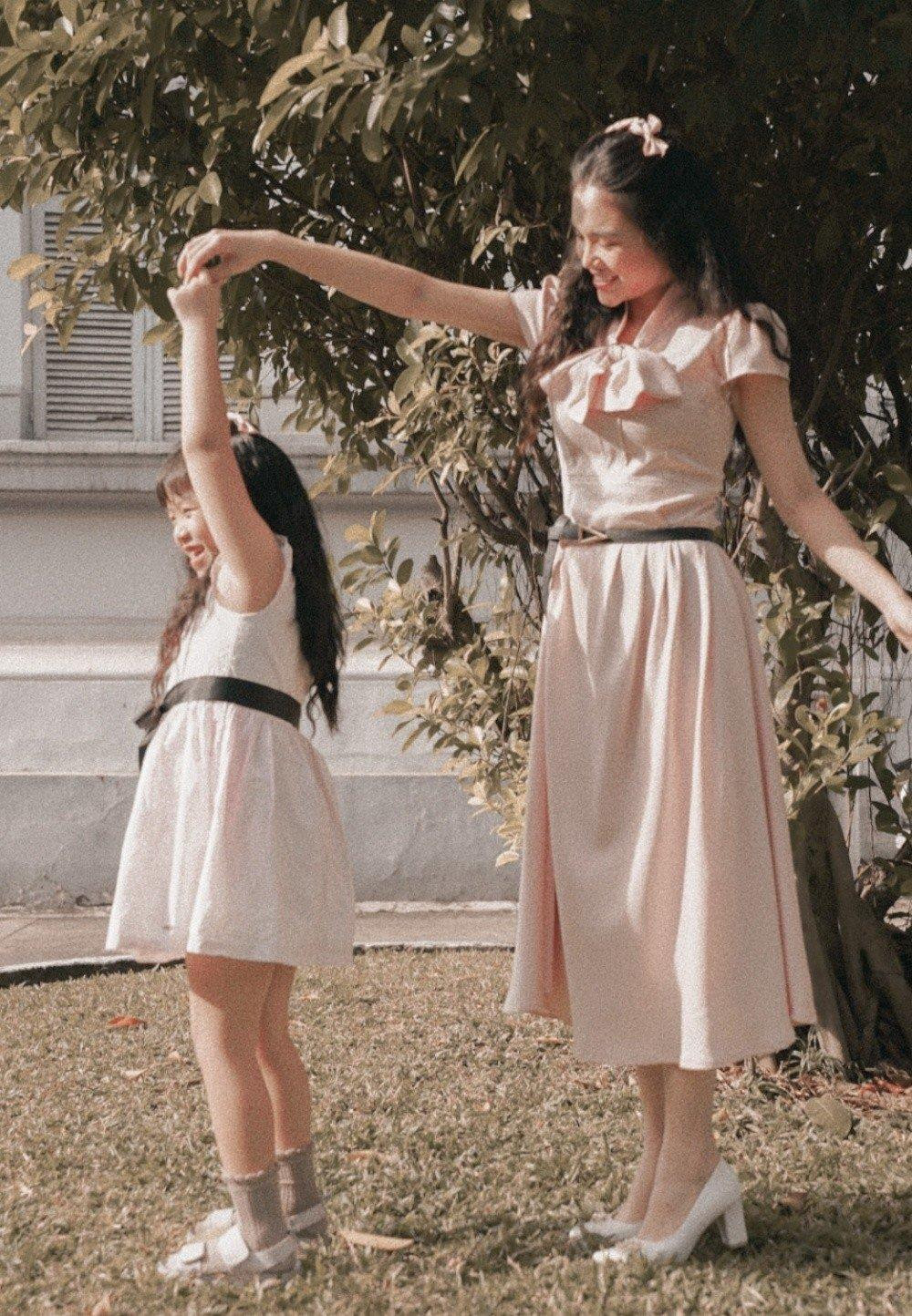 Con gái 5 tuổi của Yeye Nhật Hạ lần đầu lộ diện, xinh xắn như thiên thần - 3