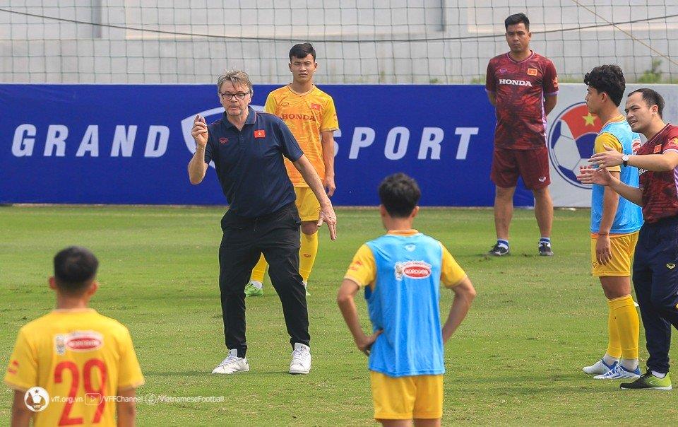 HLV Troussier nêu quan điểm đặc biệt về Quang Hải - 1