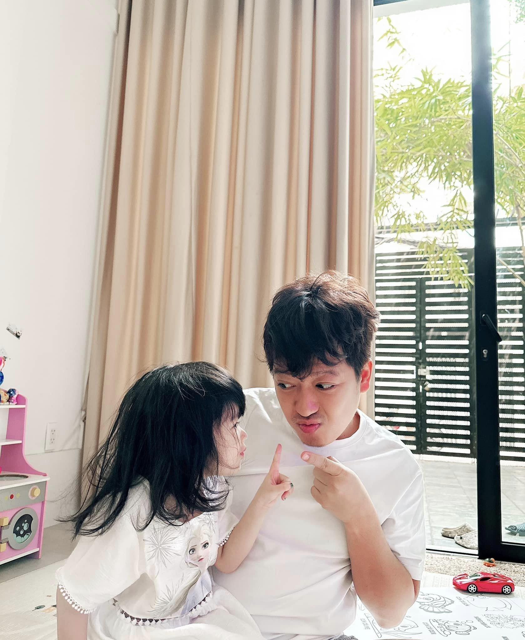 Nhã Phương khoe ảnh con gái và Trường Giang, tự nhận ‘đẻ thuê’ - 4