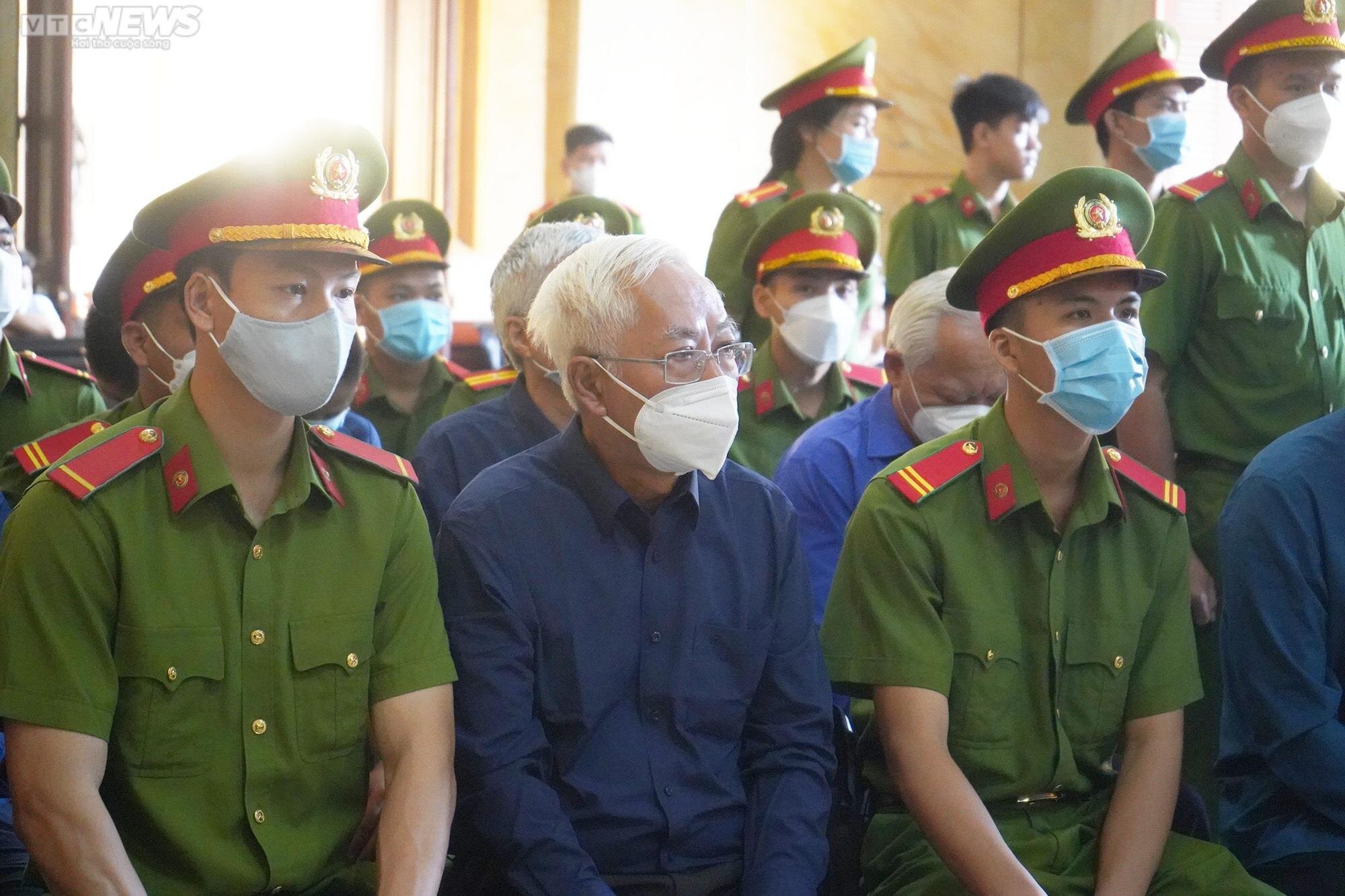 Cựu TGĐ Đông Á Bank Trần Phương Bình bị đề nghị 20 năm tù - 1