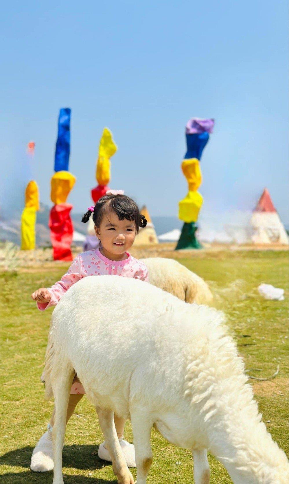 Con gái Mạc Văn Khoa chiếm spotlight khi lần đầu diện kimono - 5