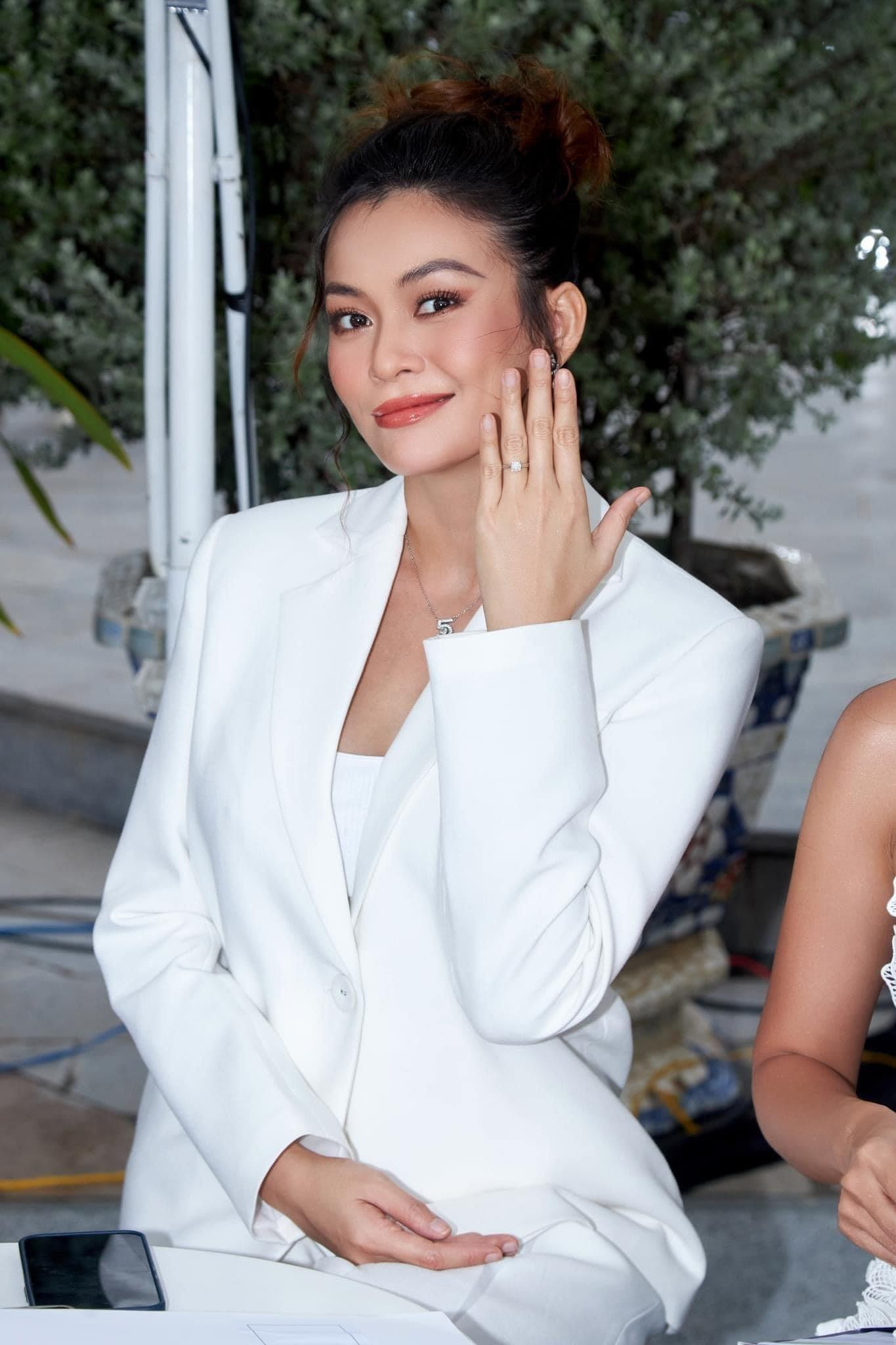 Mâu Thuỷ hé lộ dung mạo ông xã trong dịp đầy tháng con đầu lòng - 3