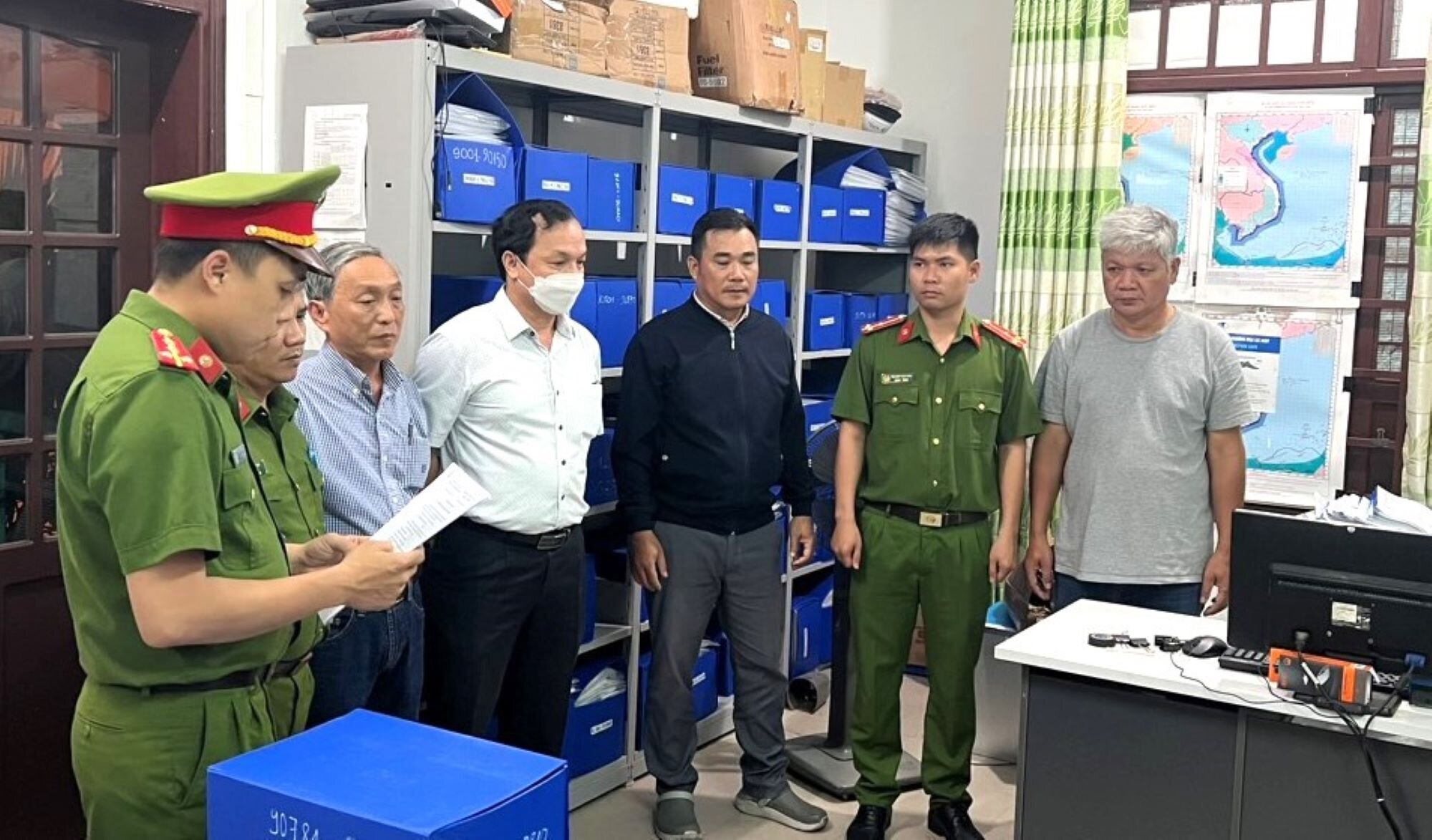 Đà Nẵng: Công an khám xét khẩn cấp Phòng đăng kiểm Chi cục Thủy sản trong đêm - 1