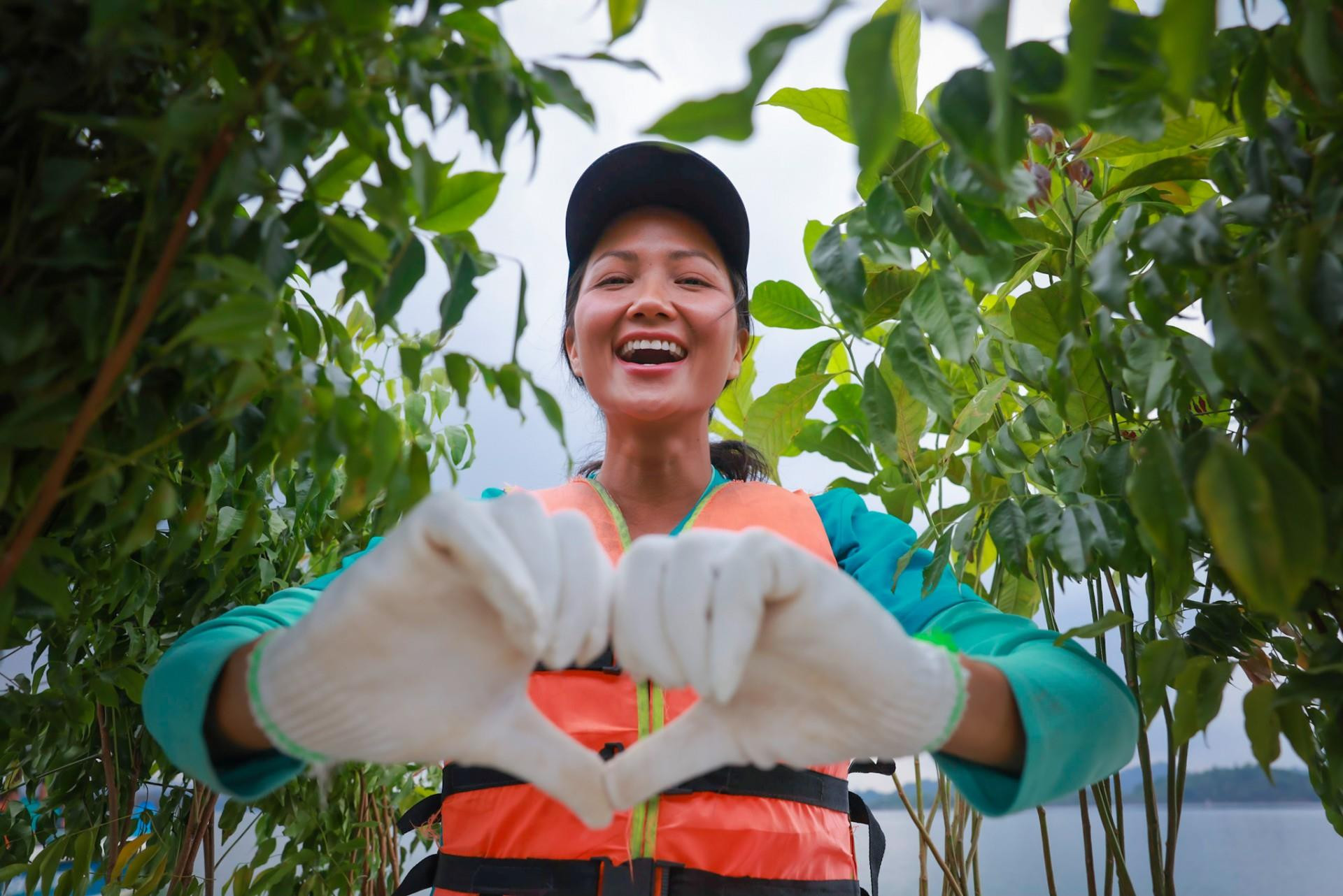 H’Hen Niê chia sẻ hành động ý nghĩa kỷ niệm 5 năm đăng quang hoa hậu - 7