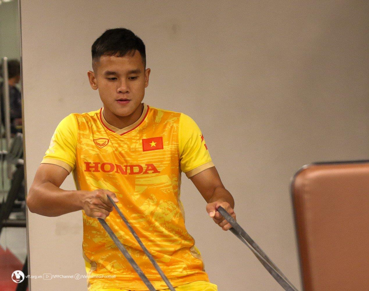 Đội tuyển U23 Việt Nam tập luyện hăng say khi vừa đặt chân đến Doha, Qatar - 6