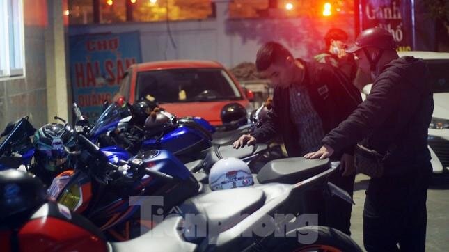 Cảnh sát 141 hóa trang tóm loạt xe phân khối lớn độ pô gây náo loạn đường phố - 9