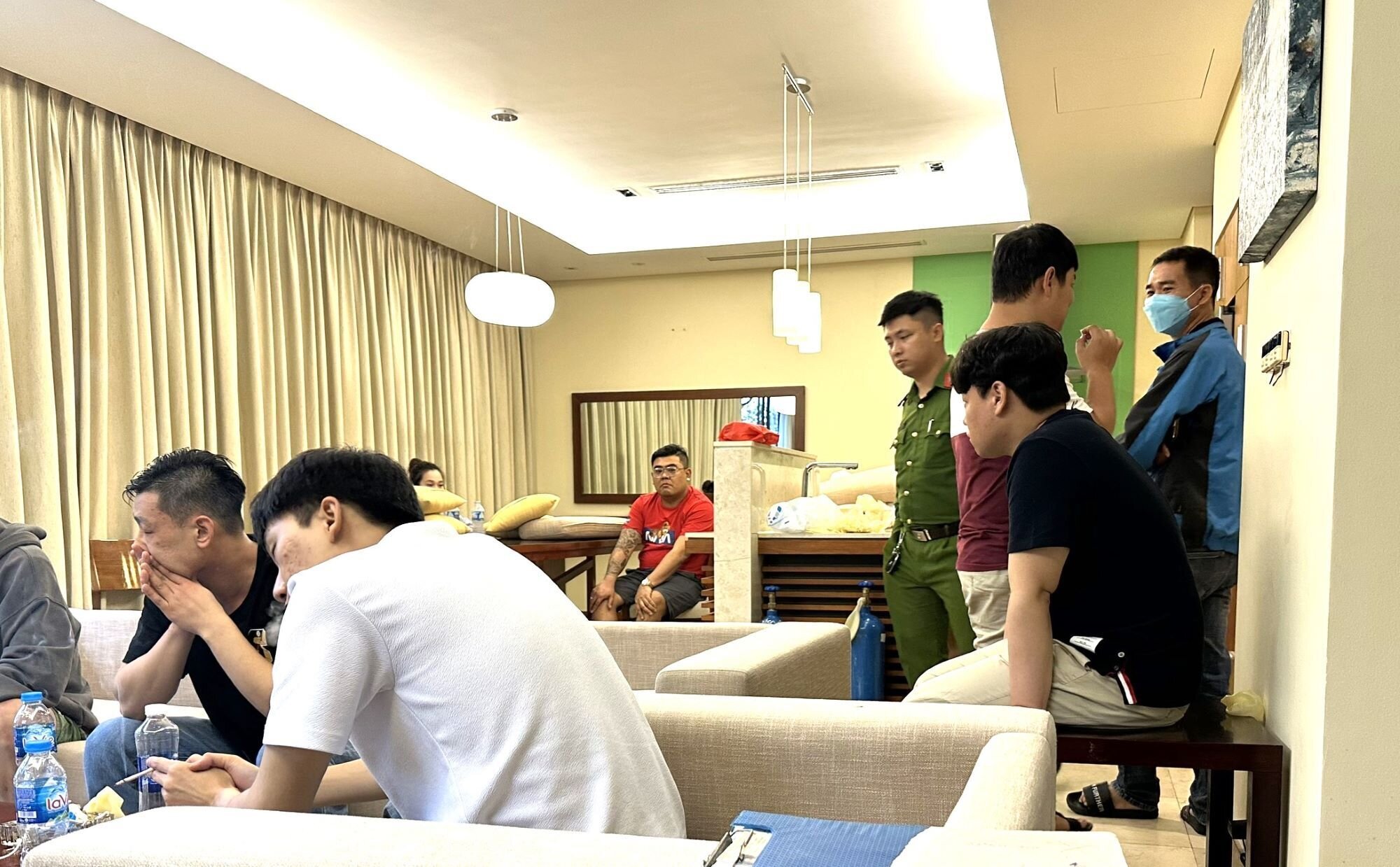 Nhóm người nước ngoài tổ chức tiệc ma túy trong biệt thự ở Đà Nẵng - 1