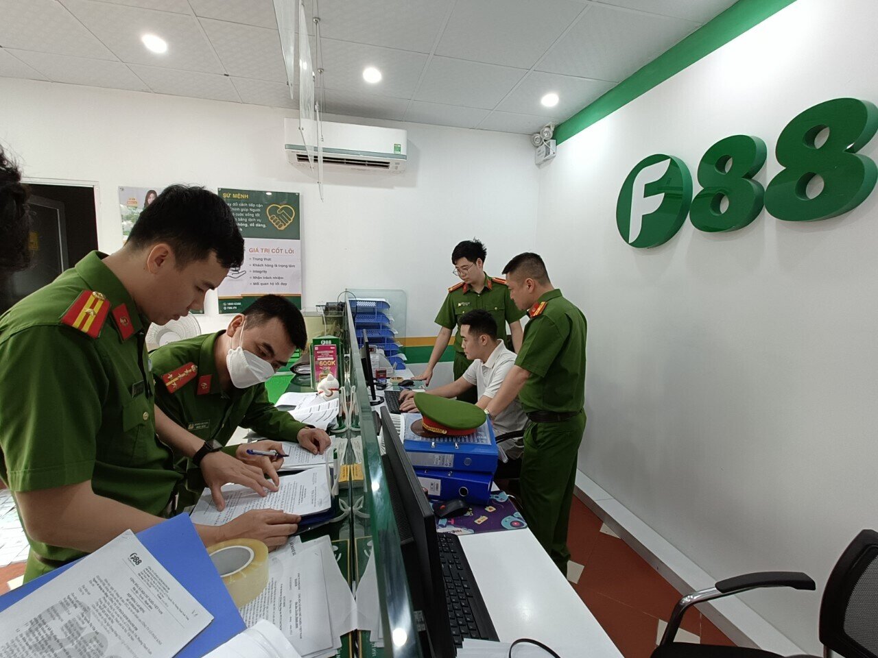 Kiểm tra hành chính 18 địa điểm kinh doanh của F88 tại Bắc Giang - 1