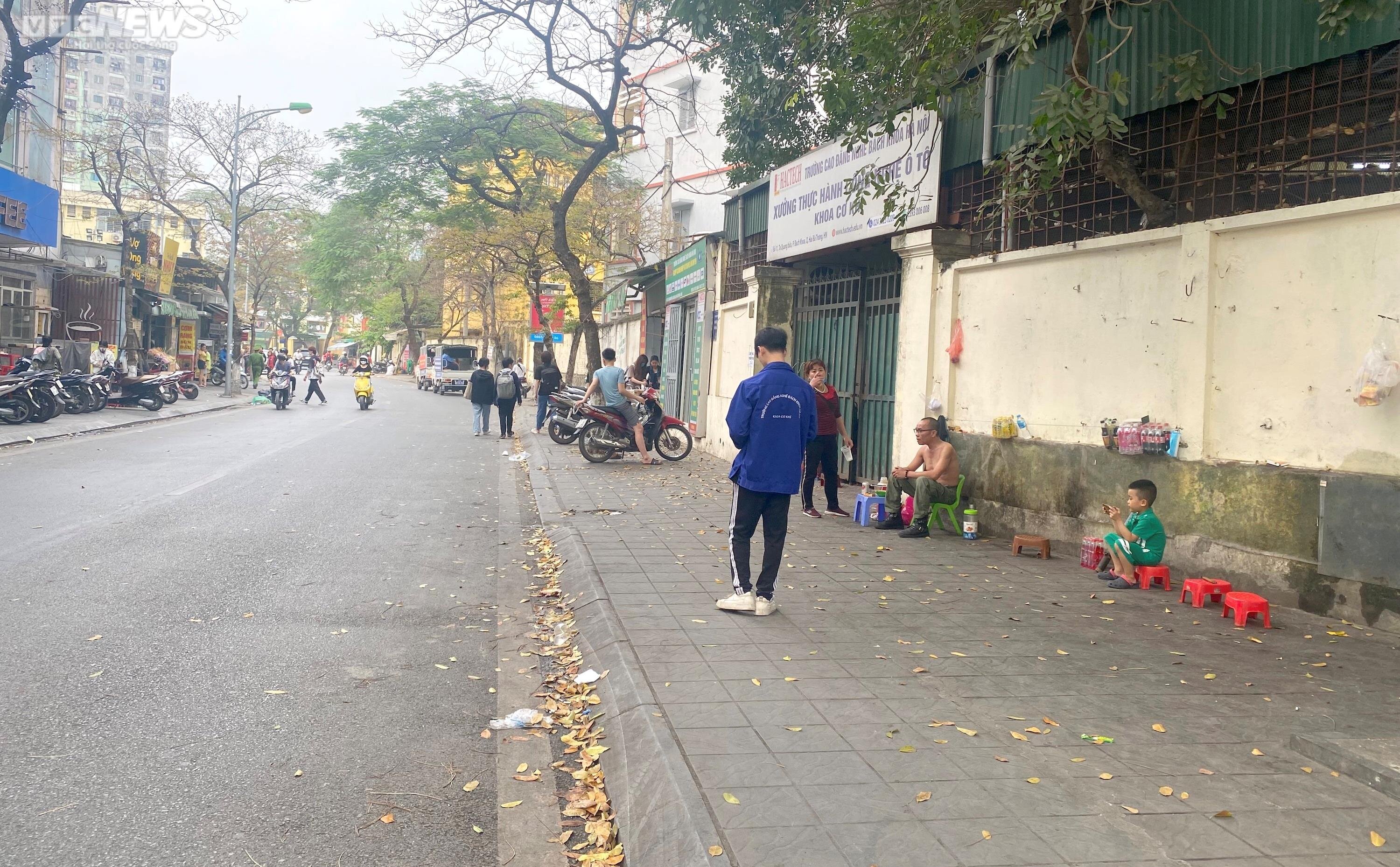 Cảnh kinh doanh hiếm có giữa 'chiến dịch' dẹp loạn vỉa hè ở Hà Nội - 7