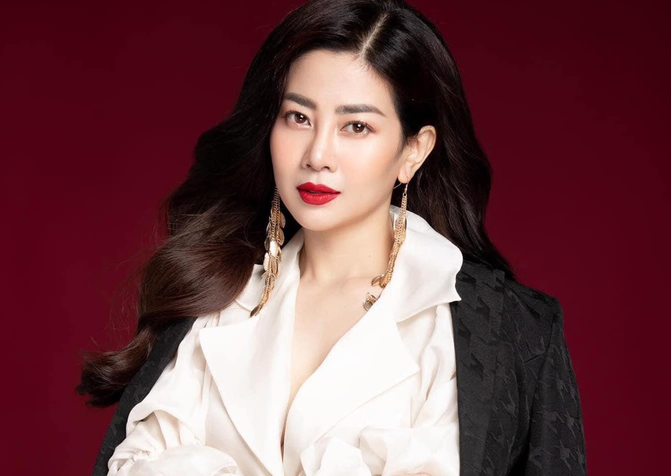 Khán giả nghẹn ngào khi nhìn NSND Hồng Vân thăm mộ cố nghệ sĩ Anh Vũ - 3