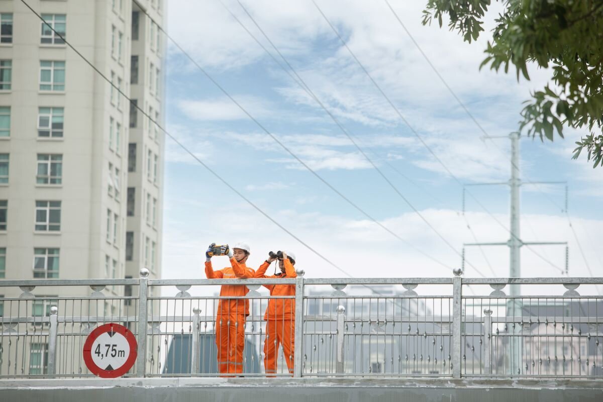 EVNHANOI khuyến cáo đảm bảo an toàn hành lang lưới điện  - 1