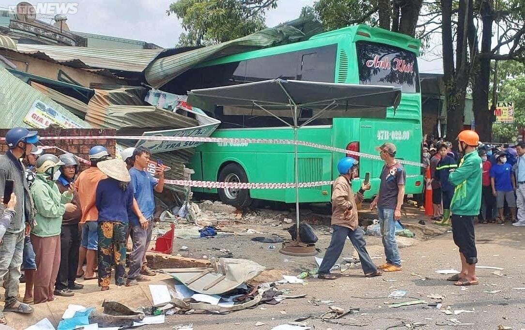 Vụ tai nạn làm 10 người thương vong ở Gia Lai: Tạm giữ hình sự tài xế xe tải - 1