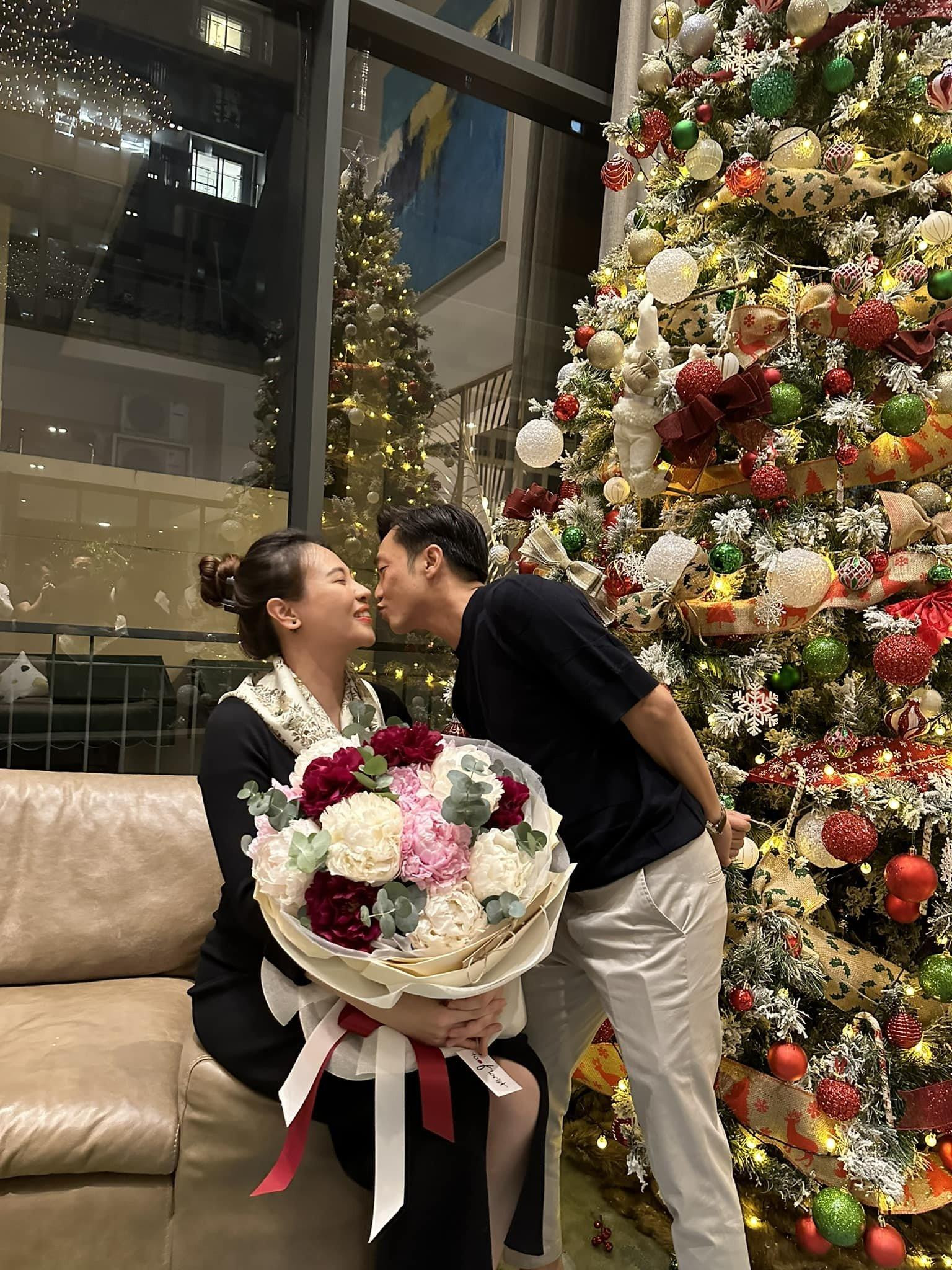 Đàm Thu Trang khoe ảnh ngọt ngào bên chồng, chờ đón con chào đời - 7