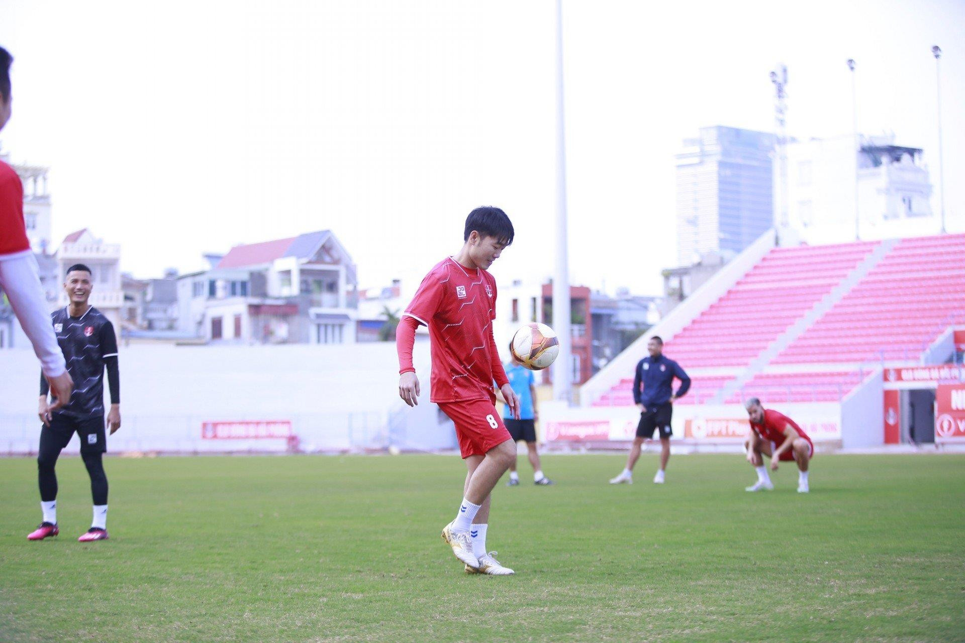 Khoảnh khắc đáng yêu của Xuân Trường bên con gái đầu lòng - 2