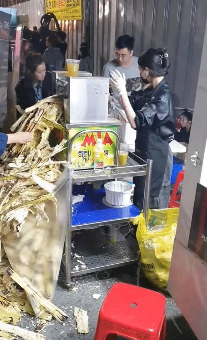 Nước mía giá 'bèo' 10.000 đồng/cốc ở Việt Nam nhưng đắt gấp 9 lần khi ở Hàn Quốc - 1