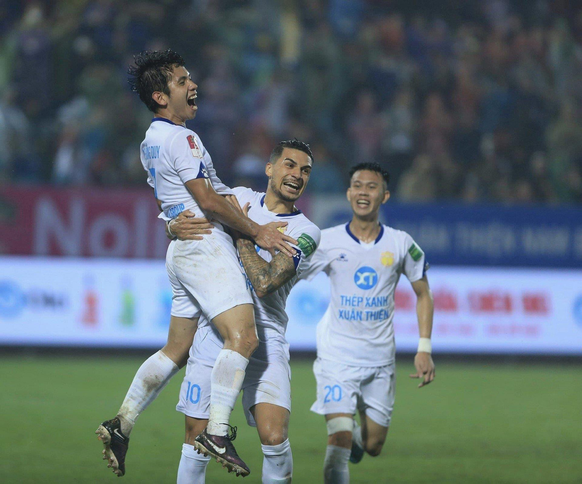 Vòng 6 V.League 2023: Nam Định tạm chiếm ngôi đầu bảng xếp hạng - 2