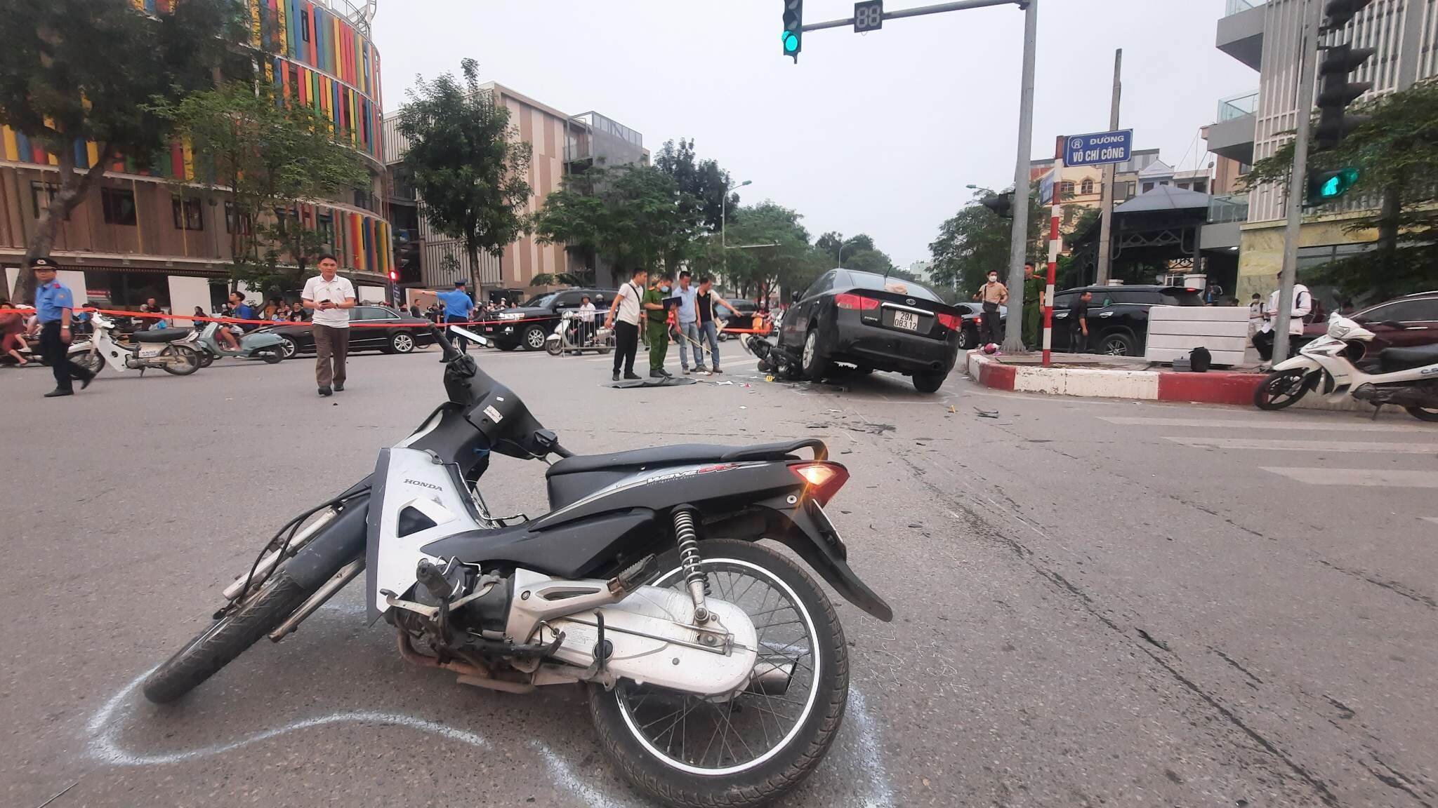 Khởi tố tài xế ô tô tông liên hoàn 17 xe máy ở Hà Nội - 2