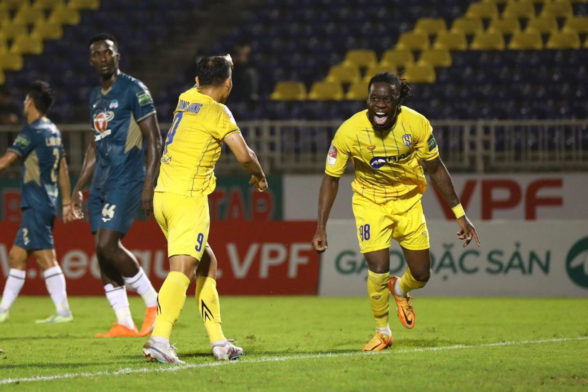 Vòng 7 V.League 2023: Hoàng Anh Gia Lai và cái dớp sân Vinh sau 13 năm - 2