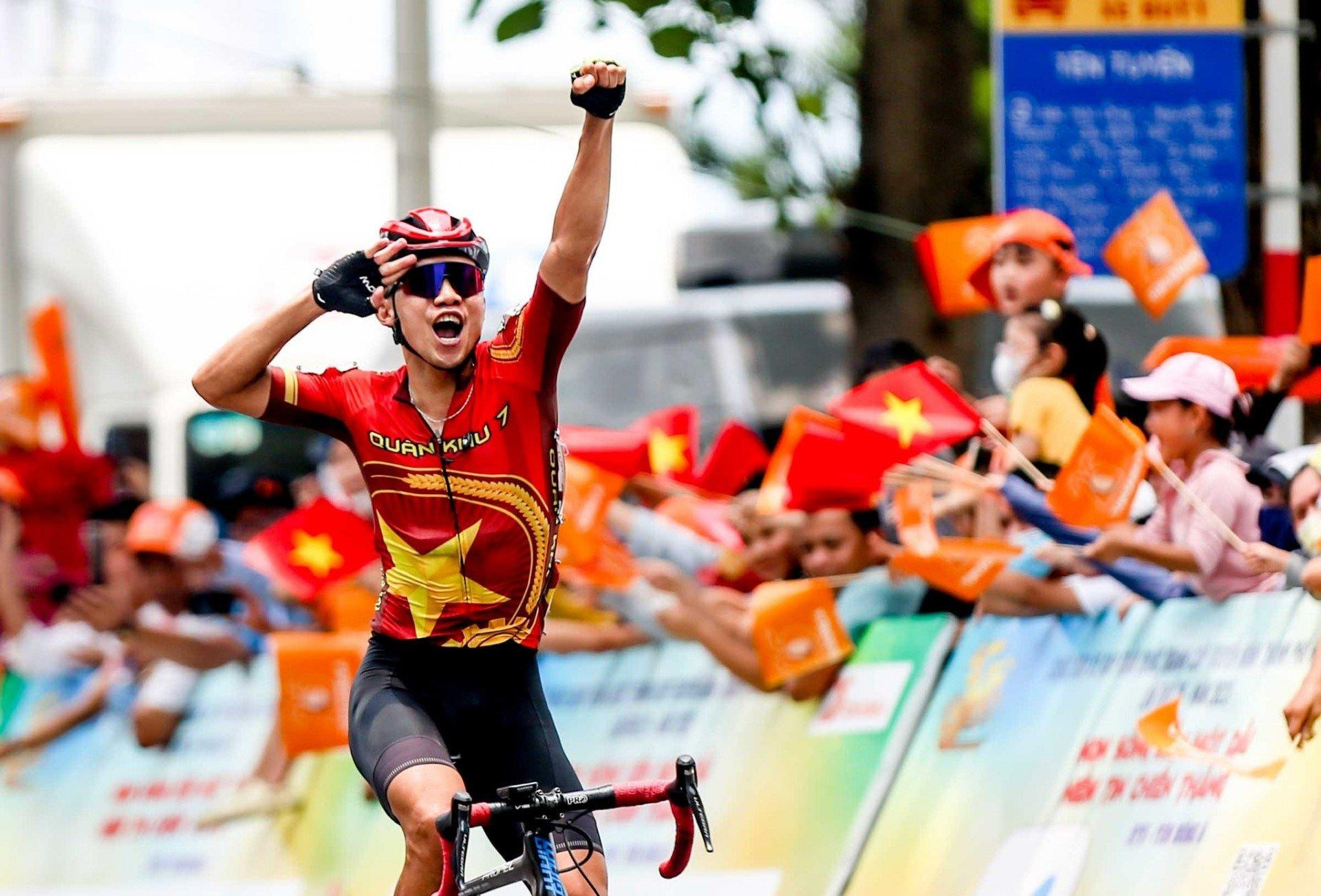 Chặng 13 Cúp Truyền hình 2023: Huỳnh Thanh Tùng xuất sắc giành chiến thắng chặng - 2