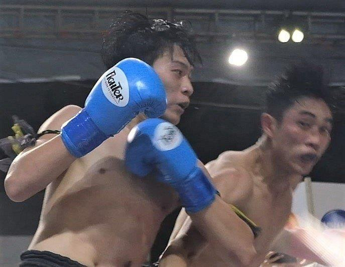 Võ sĩ 19 tuổi lần đầu tiên giành đai vô địch của Liên đoàn Muay Thái TP.HCM - 1