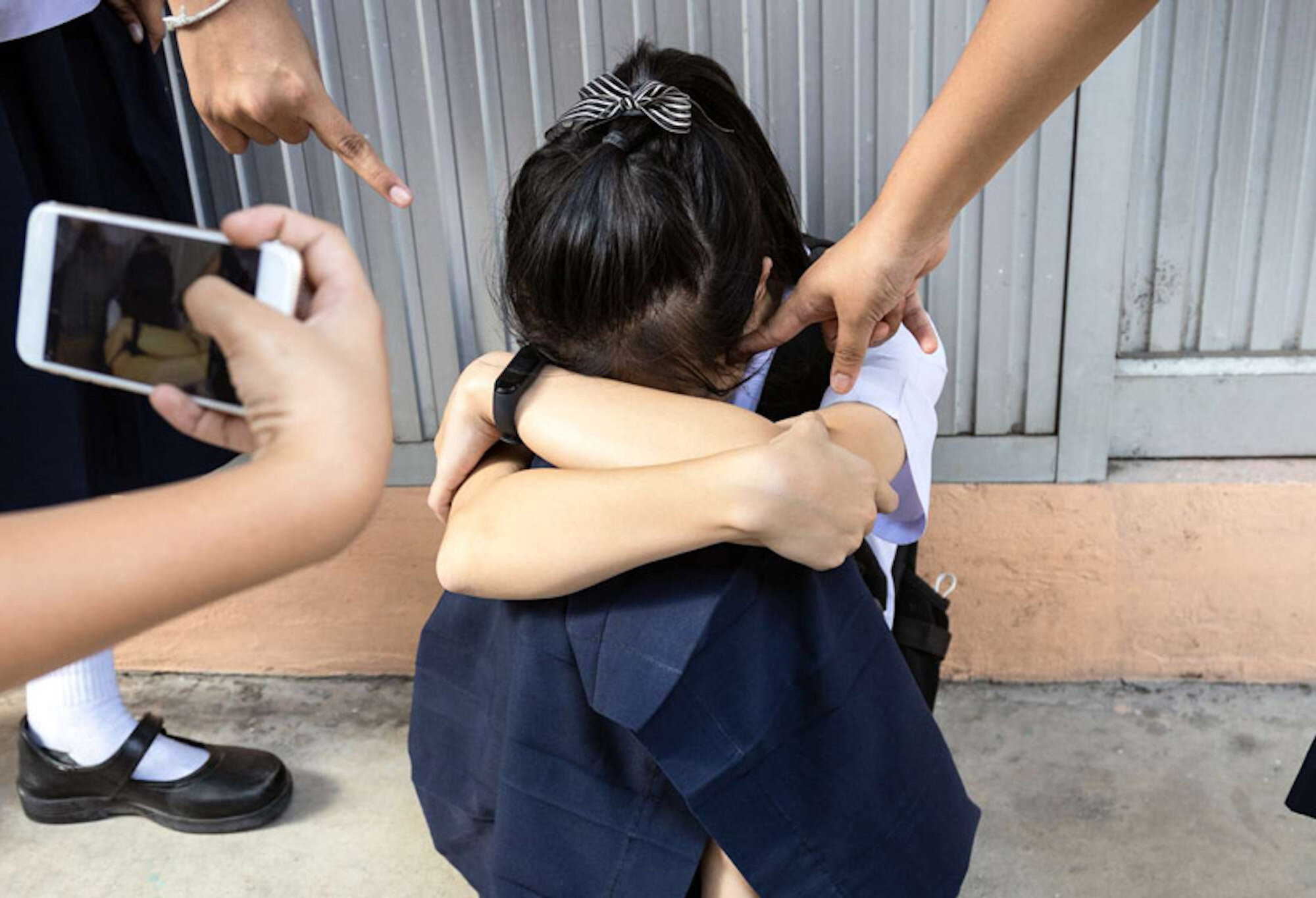 Nữ sinh 5 lần bị 'chị đại' đánh vì thấy 'ngứa mắt và học giỏi' - 1