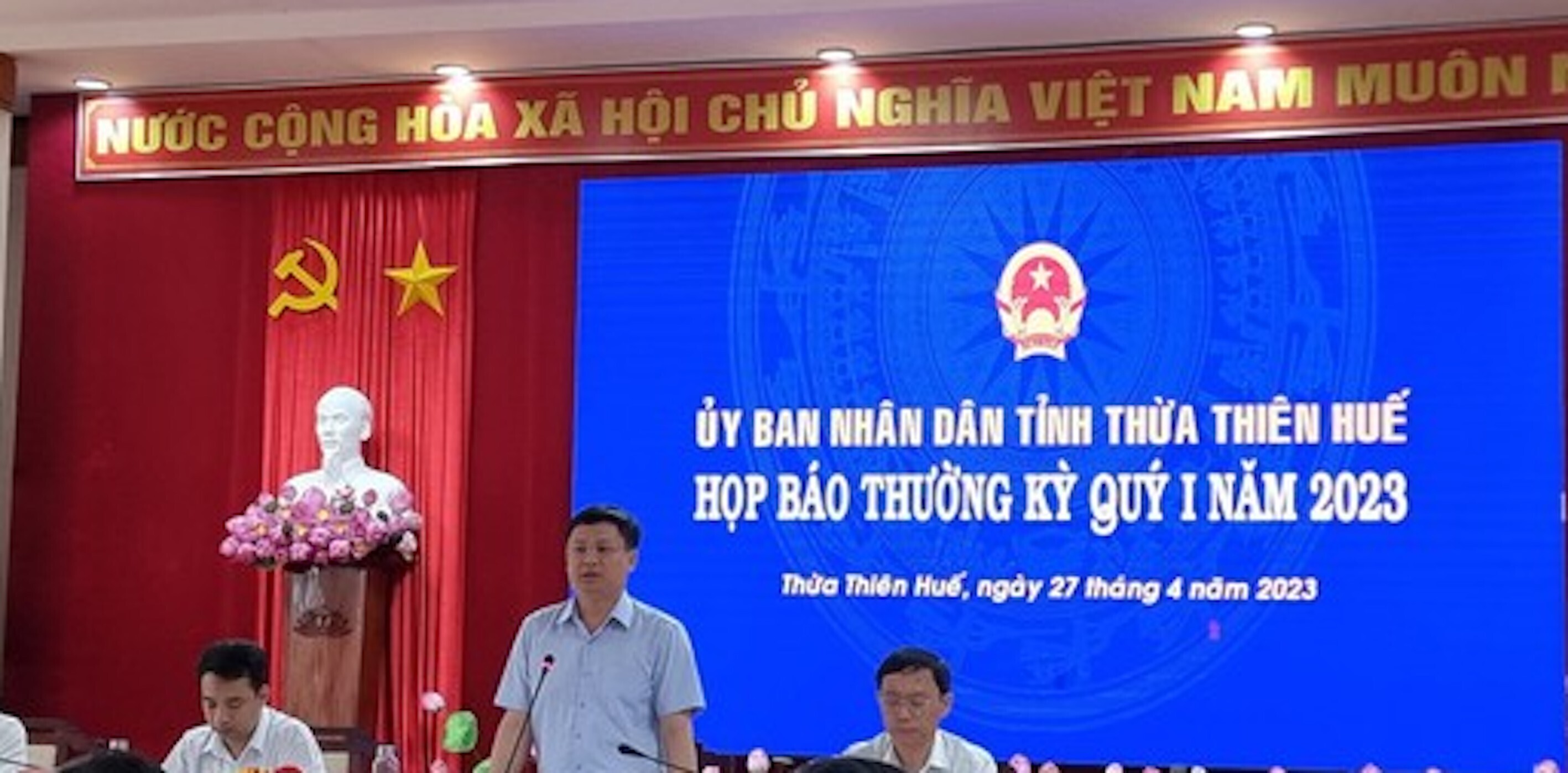 Cô giáo ở Huế bị khoá tay, 'cưỡng chế' khỏi lớp học: Lãnh đạo tỉnh chỉ đạo xử lý - 1