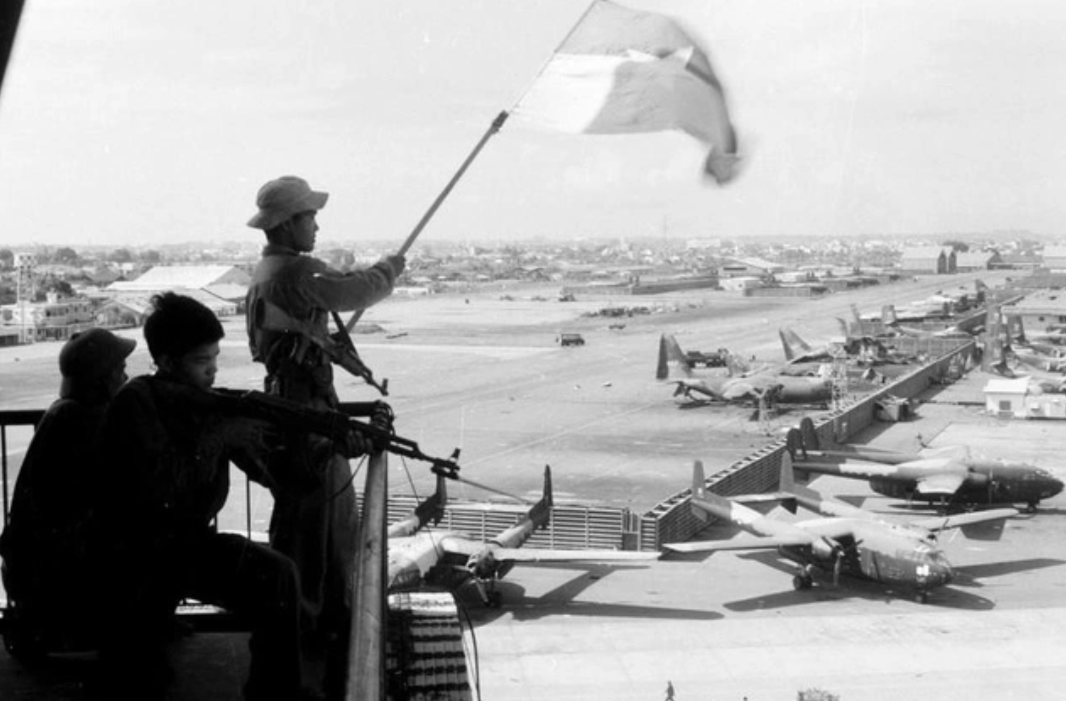 Chiến sỹ trước tiên cắm lá cờ bên trên nóc Dinh Độc Lập ngày 30/4/1975 là ai? - 8