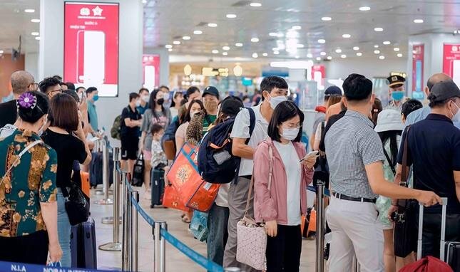 Ngày cuối kỳ nghỉ lễ, sân bay Nội Bài đón 92.000 lượt khách - 2