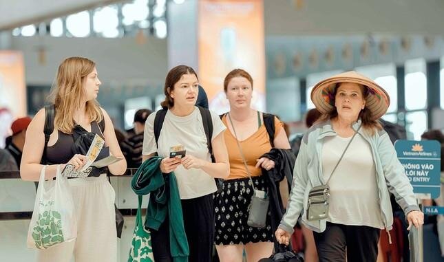 Ngày cuối kỳ nghỉ lễ, sân bay Nội Bài đón 92.000 lượt khách - 5