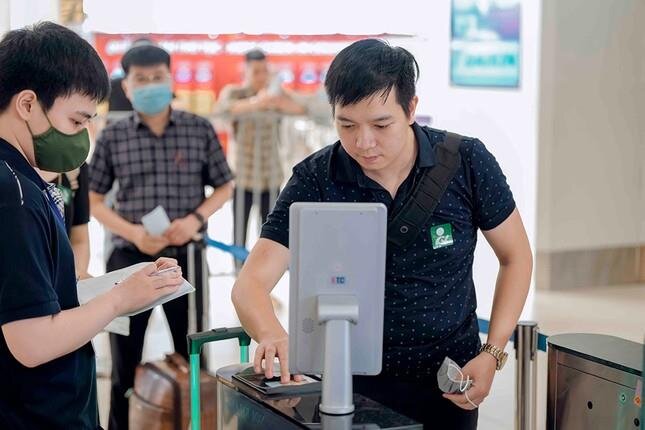 Ngày cuối kỳ nghỉ lễ, sân bay Nội Bài đón 92.000 lượt khách - 8