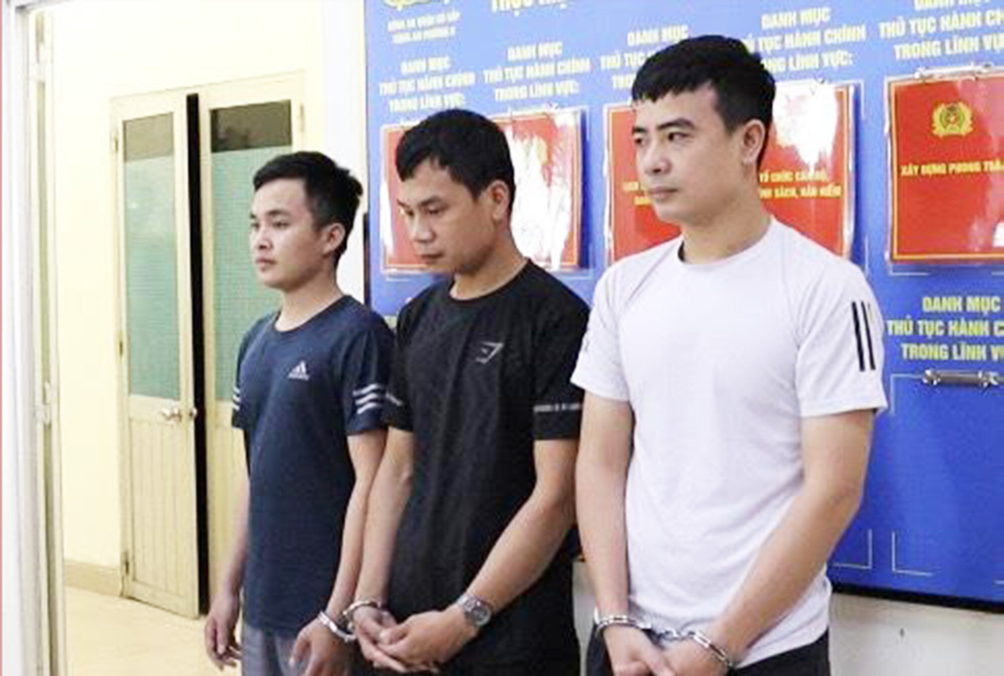 Công an TP.HCM bắt giữ 5 nam thanh niên cho vay nặng lãi - 1