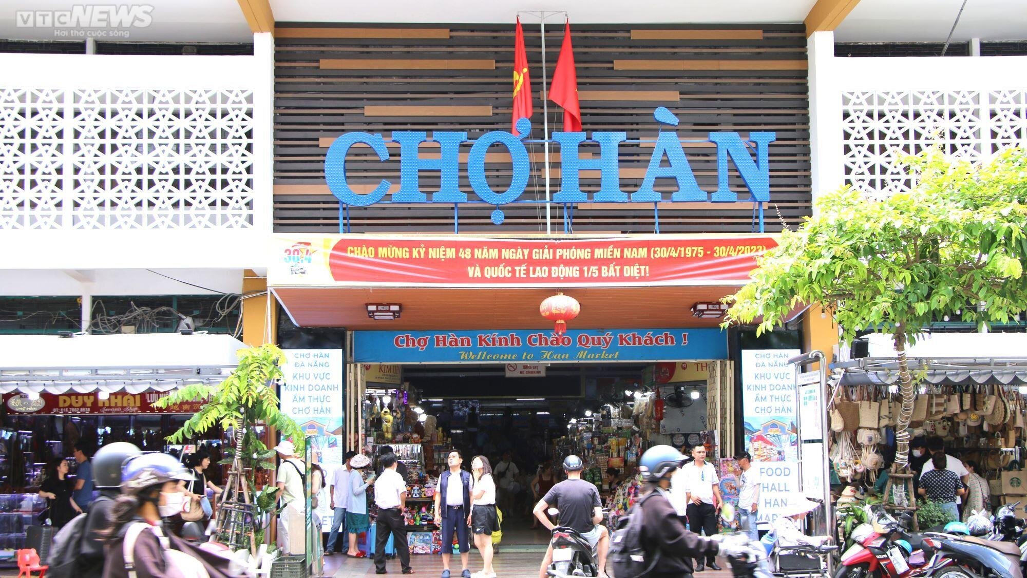 Tấp nập khách nước ngoài tham quan, mua sắm tại 'chợ quốc tế' nổi tiếng Đà Nẵng - 8