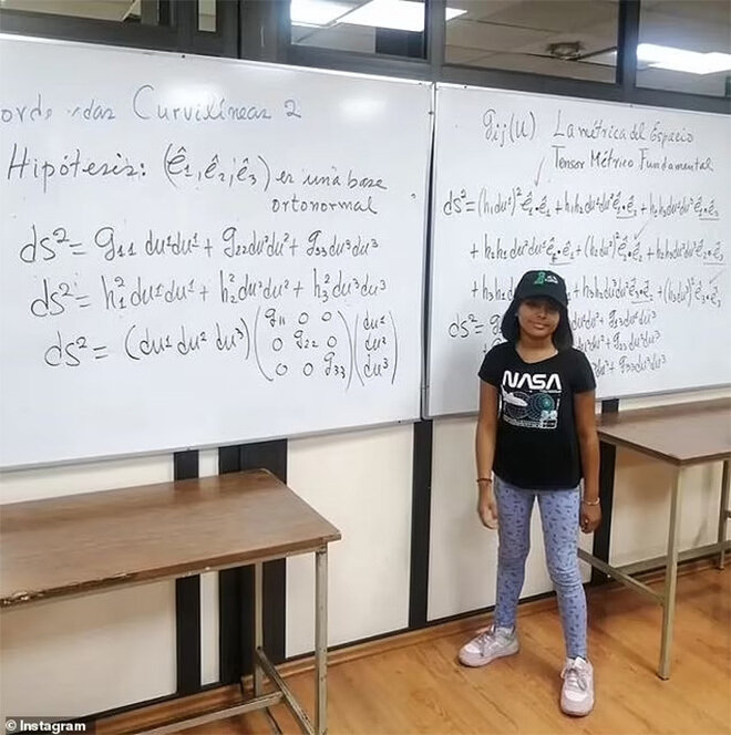 Cô bé 11 tuổi bị tự kỷ có IQ cao hơn cả Albert Einstein - 1