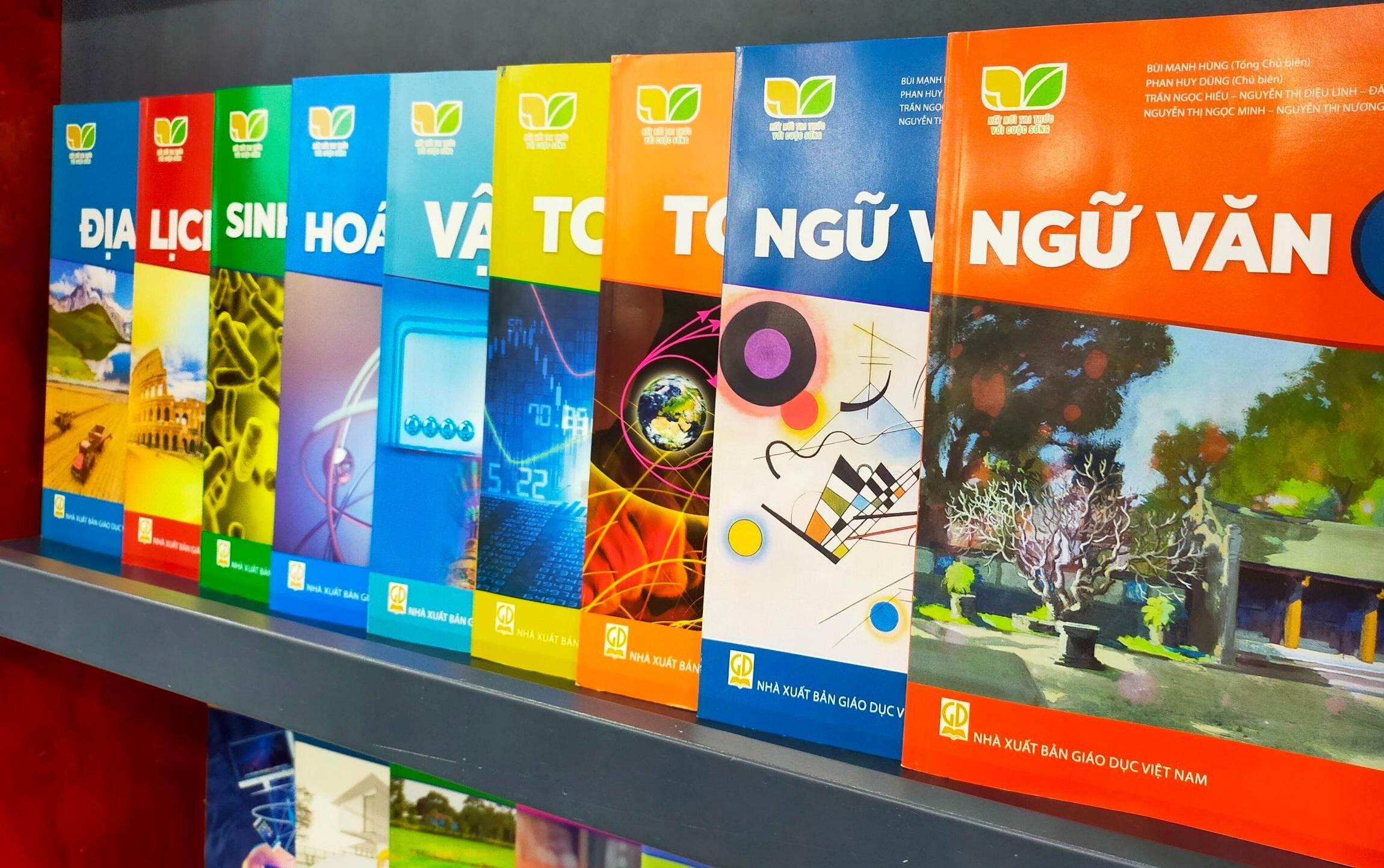 Hà Nội và TP.HCM công bố sách giáo khoa được chọn sử dụng năm học 2023 - 2024 - 1